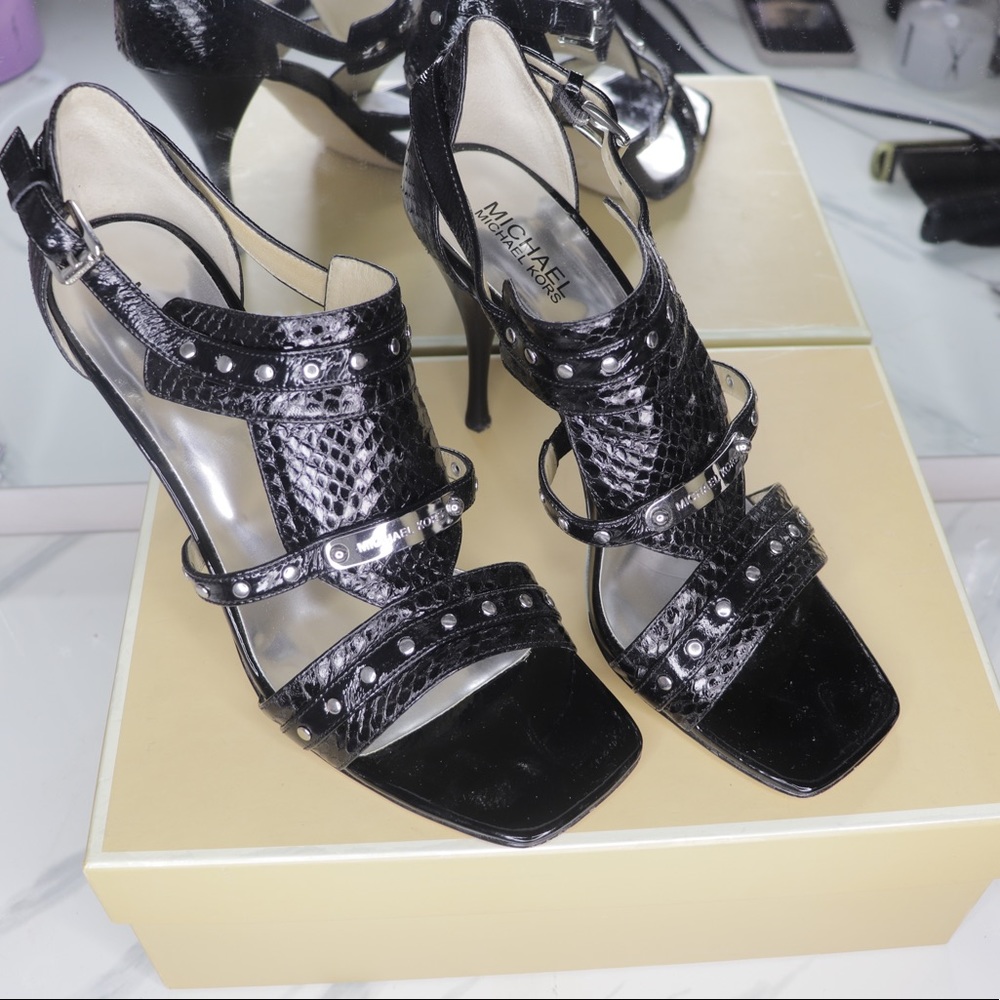 MICHAEL MICHAEL KORS Classic T Strap Heel